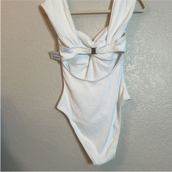 Charlie Holiday NWT Peyton One Piece Bikini Swimsuit in White Size 8 - Picture 8 of 11